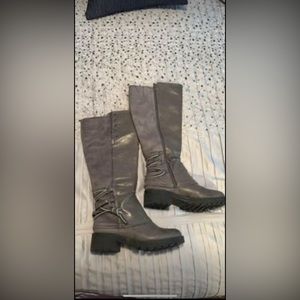 Cute grey boots worn a couple times perfect condition